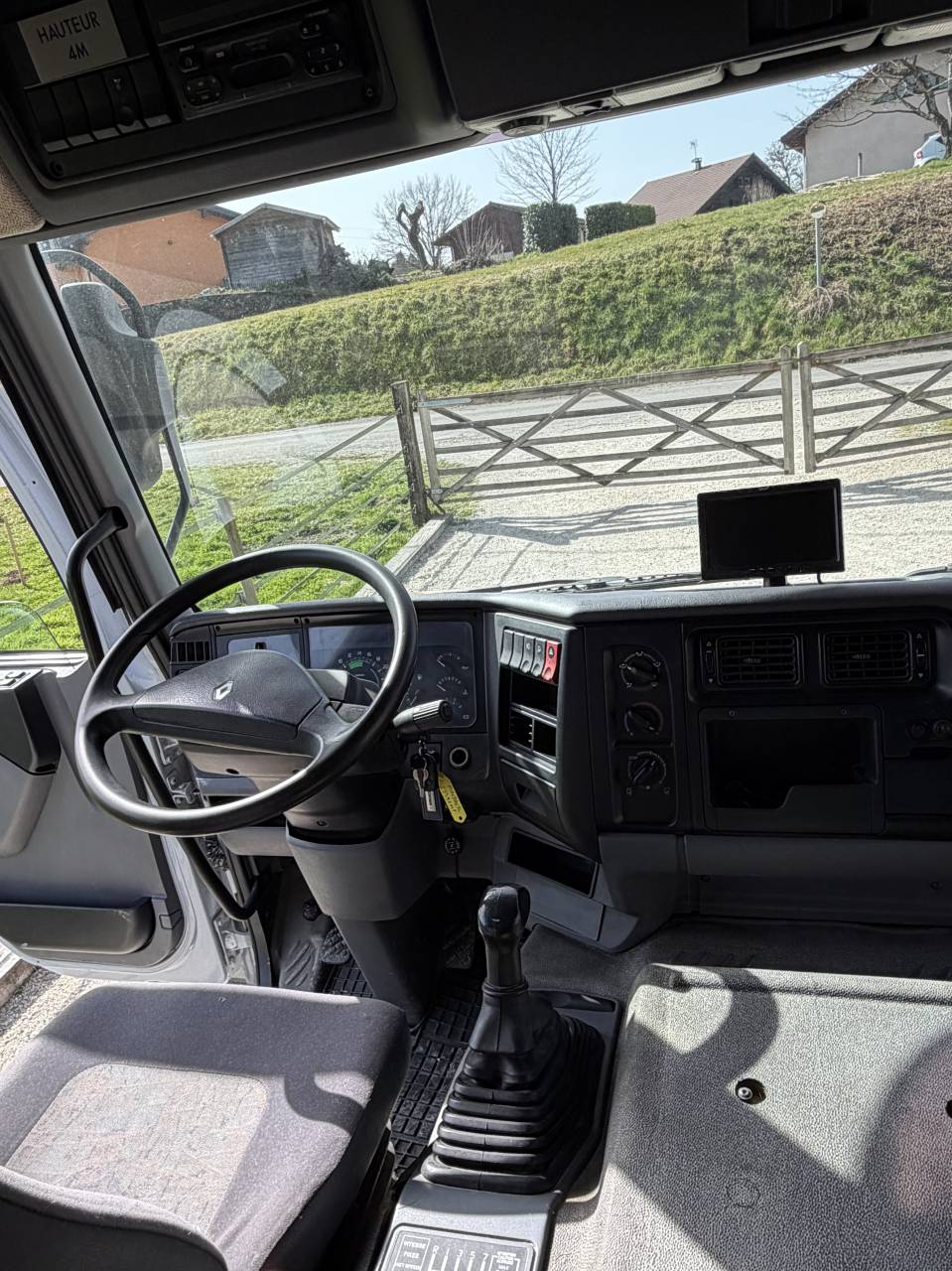 Camion chevaux 4 places + home car