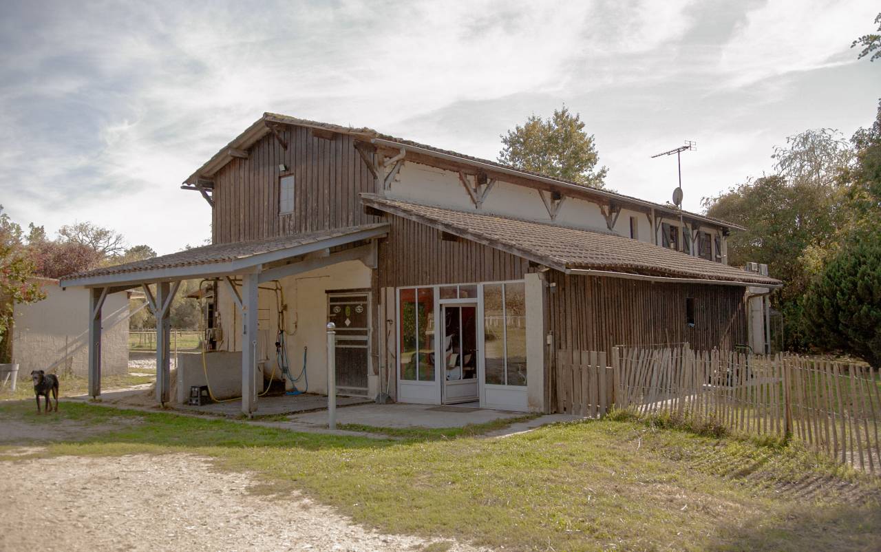 Propri&eacute;t&eacute; &eacute;questre proche Bordeaux