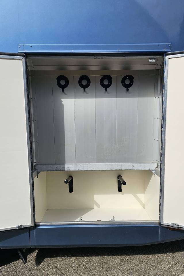 Camion Chevaux &ndash; Mercedes Atego 8T6 - 4 chevaux