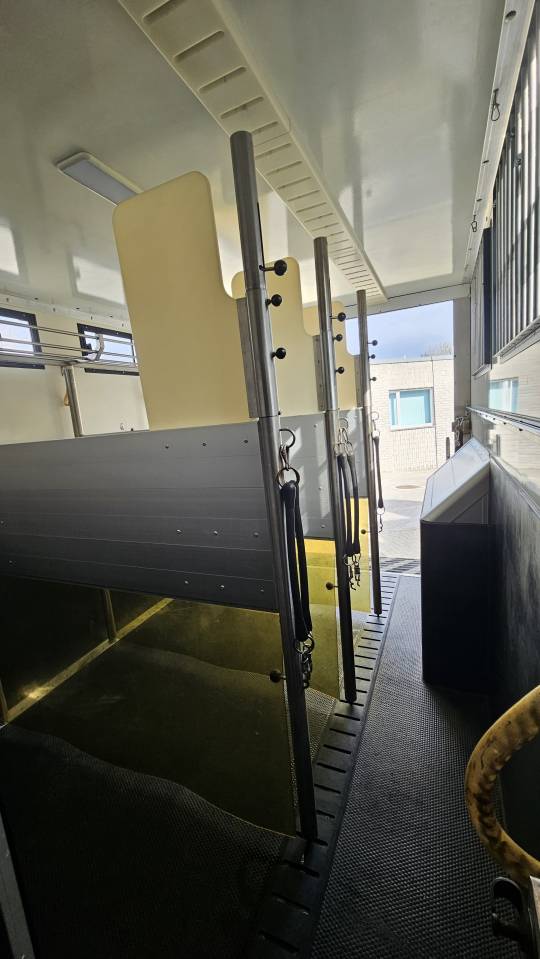 Camion Chevaux &ndash; Mercedes Atego 8T6 - 4 chevaux