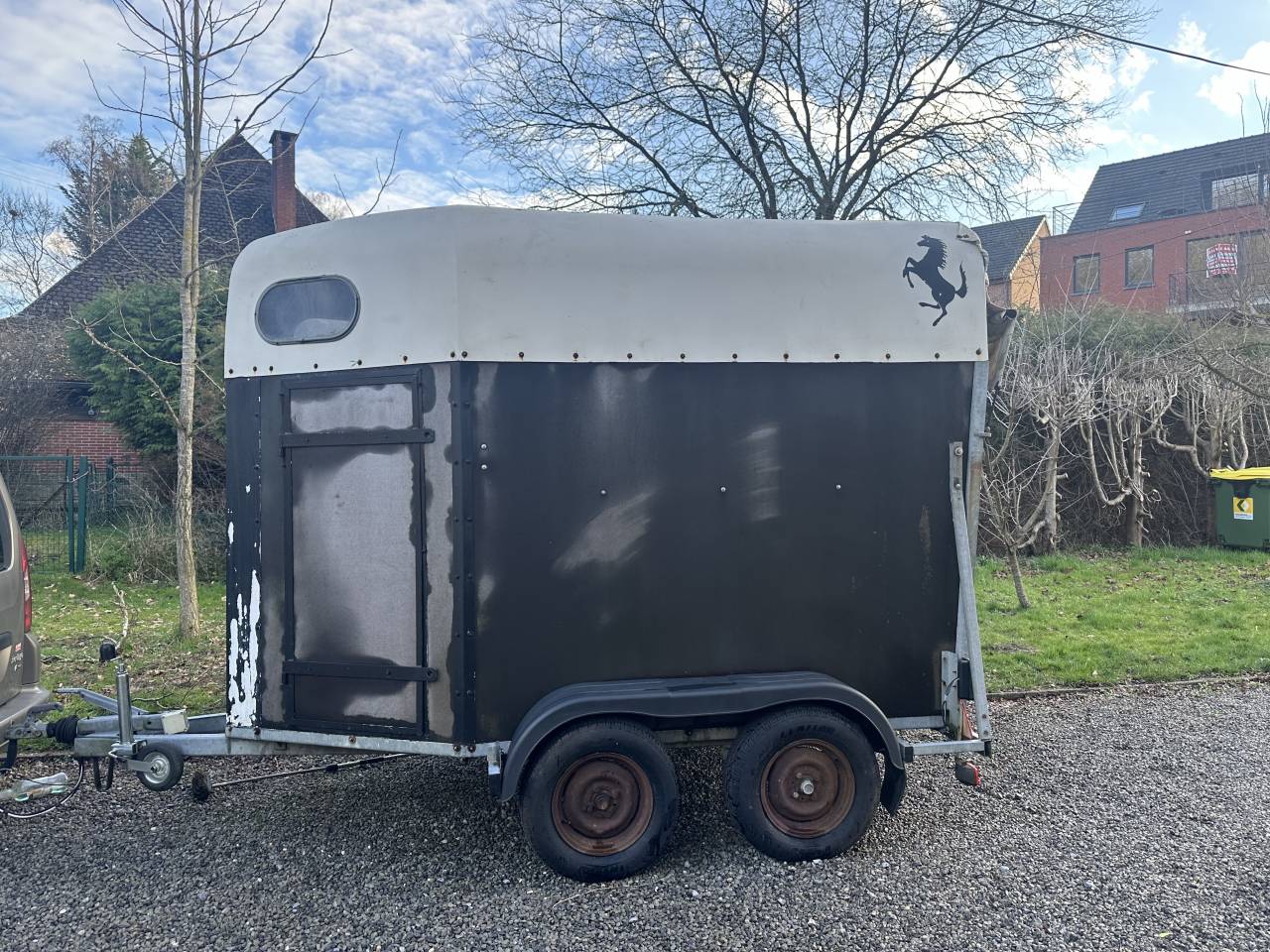 Van 2 chevaux &agrave; vendre 