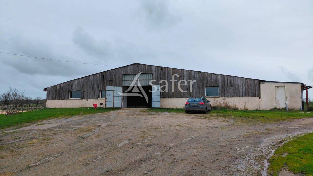 Propri&eacute;t&eacute; &eacute;questre sur environ 8 ha