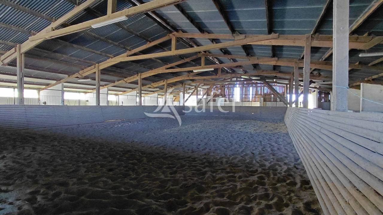 Propri&eacute;t&eacute; &eacute;questre sur environ 8 ha