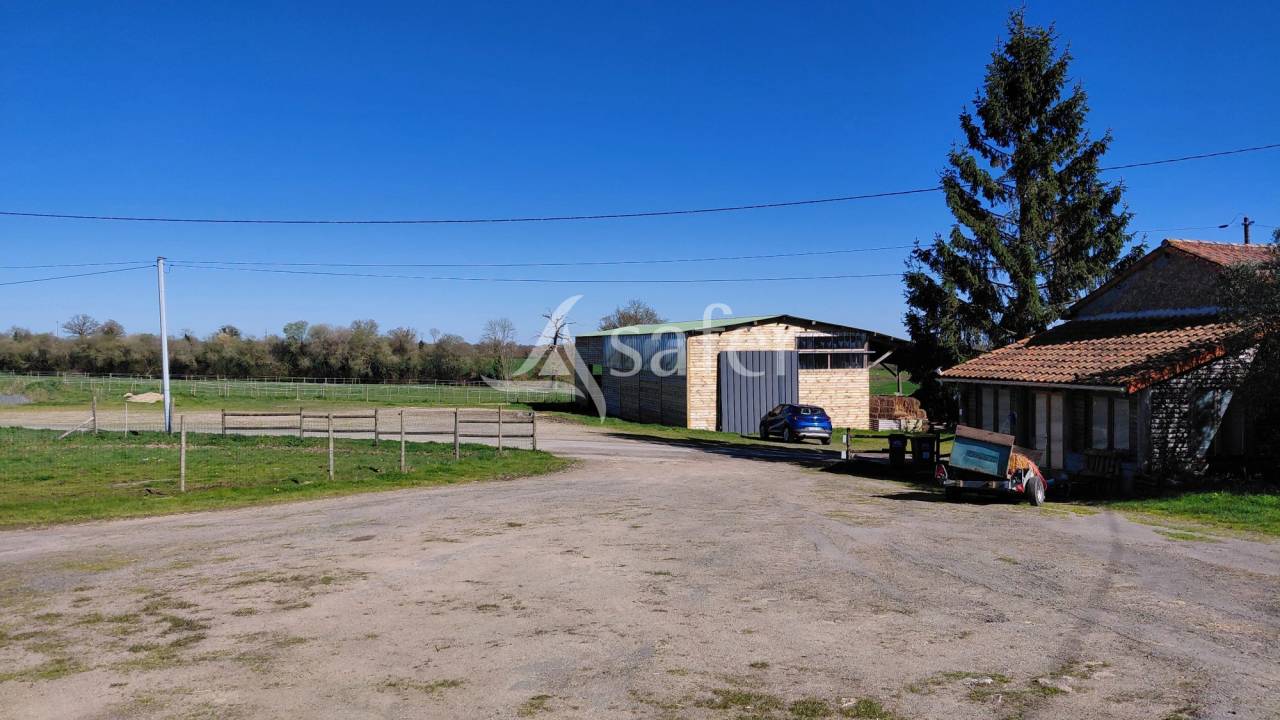 Propri&eacute;t&eacute; &eacute;questre sur environ 8 ha