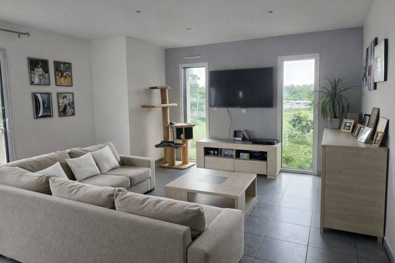 Propri&eacute;t&eacute; &eacute;questre avec &eacute;curie, man&egrave;ge et 13ha