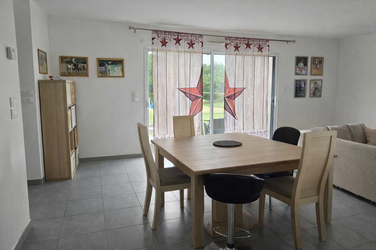 Propri&eacute;t&eacute; &eacute;questre avec &eacute;curie, man&egrave;ge et 13ha