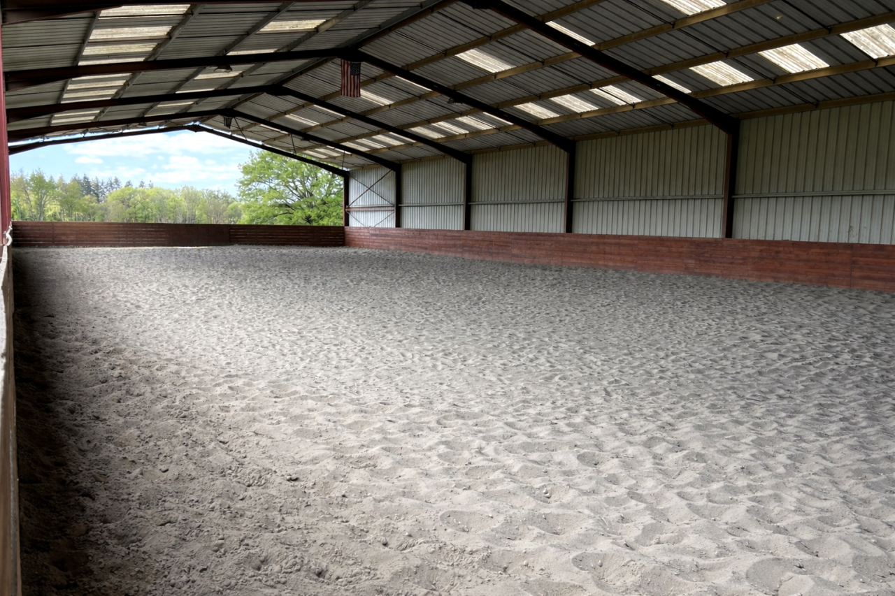 Propri&eacute;t&eacute; &eacute;questre avec &eacute;curie, man&egrave;ge et 13ha