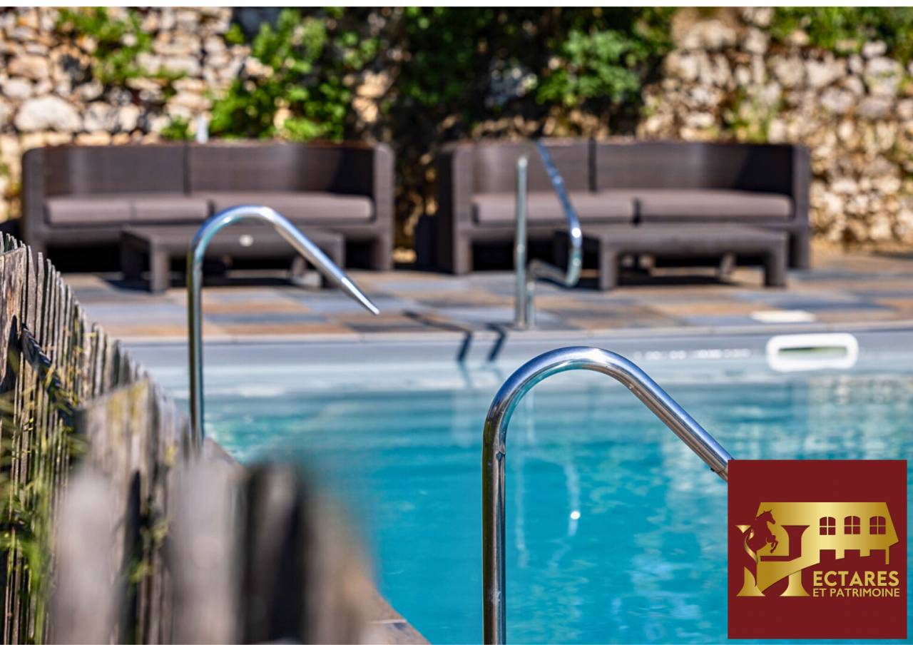 Domaine de 41 hectares, maison de ma&icirc;tre et installations &eacute;questres en P&eacute;rigord 