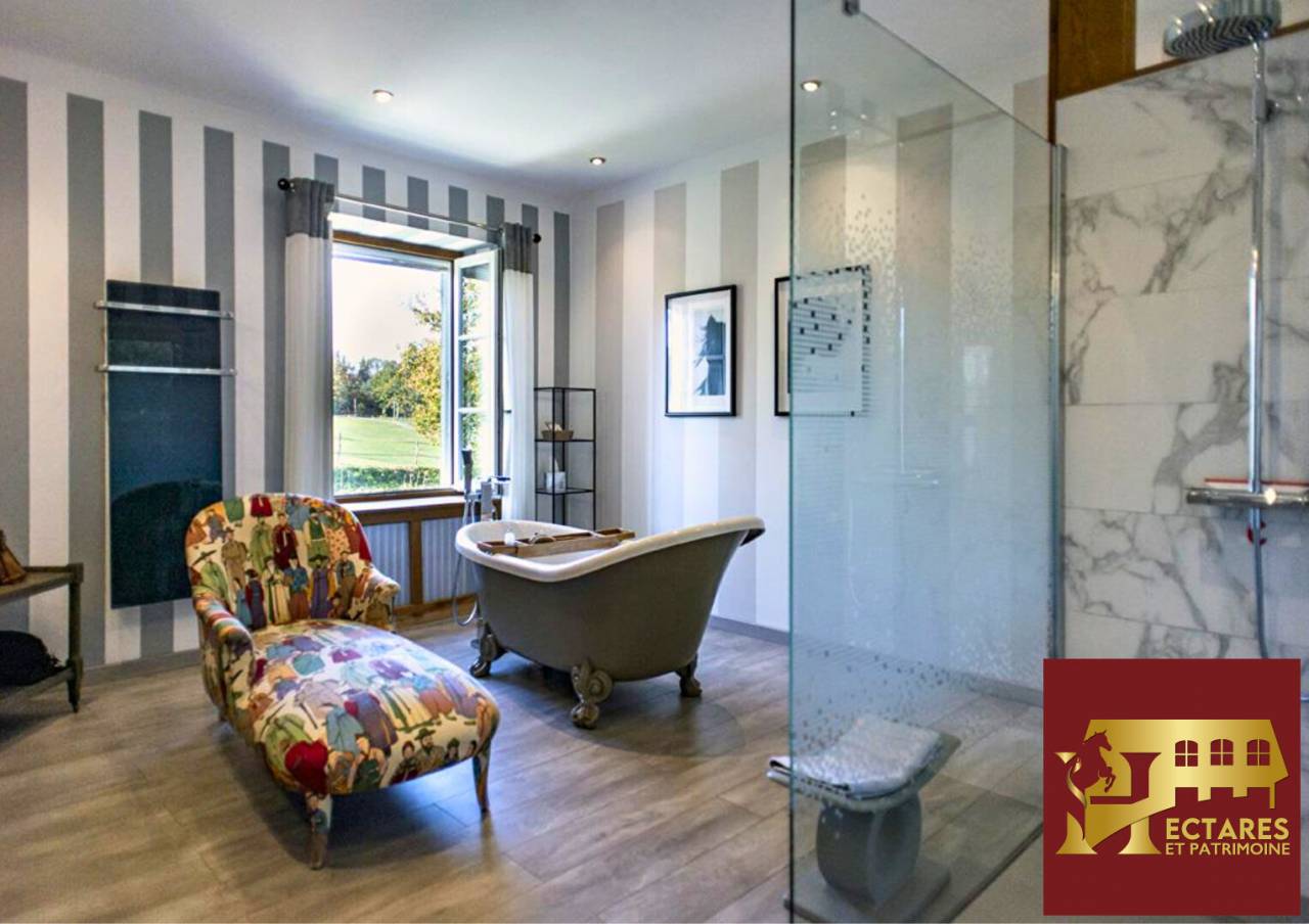 Domaine de 41 hectares, maison de ma&icirc;tre et installations &eacute;questres en P&eacute;rigord 