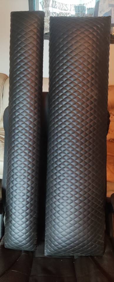 Vends assise et dossier de carriole refaits &agrave; neuf par 