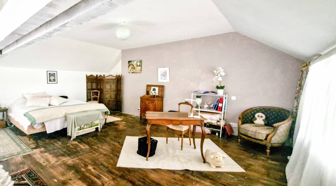 Infrastructures &eacute;questres ,  &eacute;curie, man&egrave;ge et 12 ha 