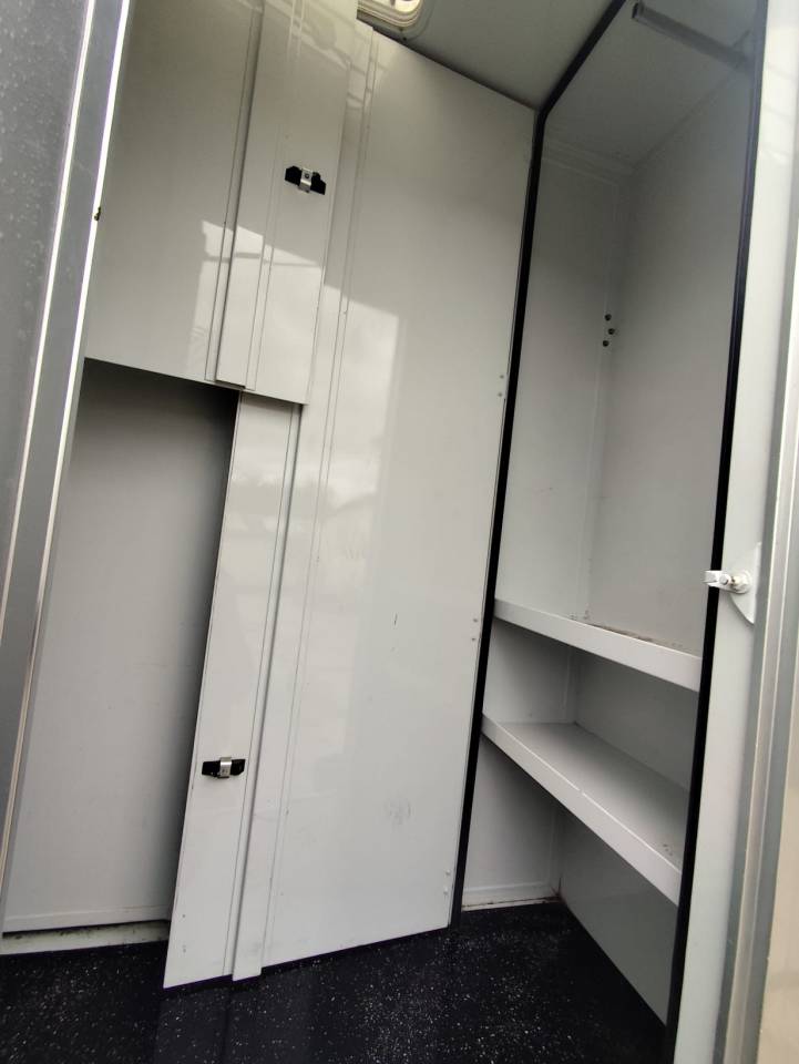 Camion chevaux carrosserie MTM 