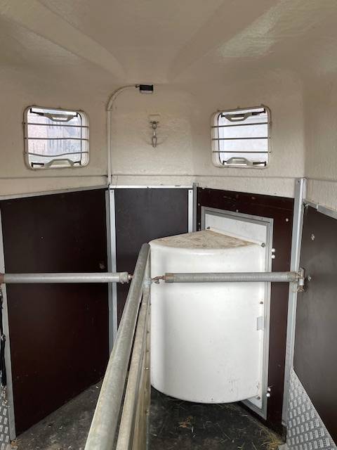 Van 2 chevaux &agrave; vendre