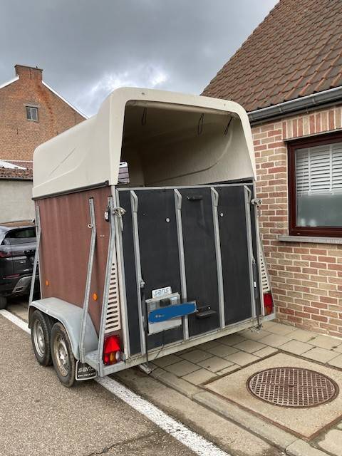 Van 2 chevaux &agrave; vendre