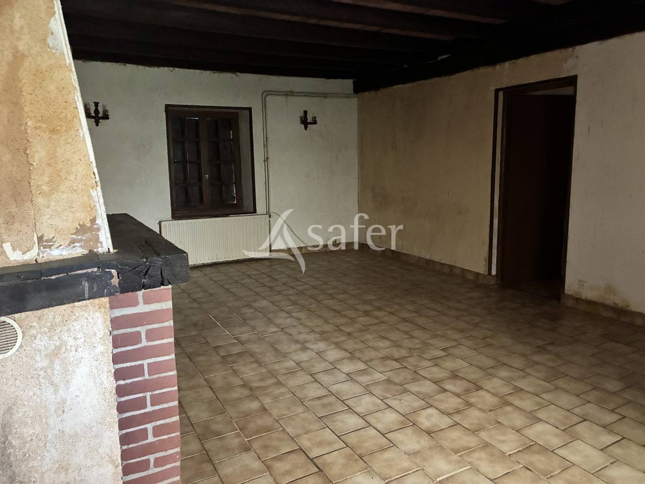 Maison &agrave; r&eacute;nover avec 7 hectares de pr&eacute;s