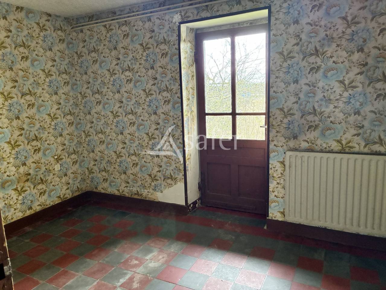 Maison &agrave; r&eacute;nover avec 7 hectares de pr&eacute;s