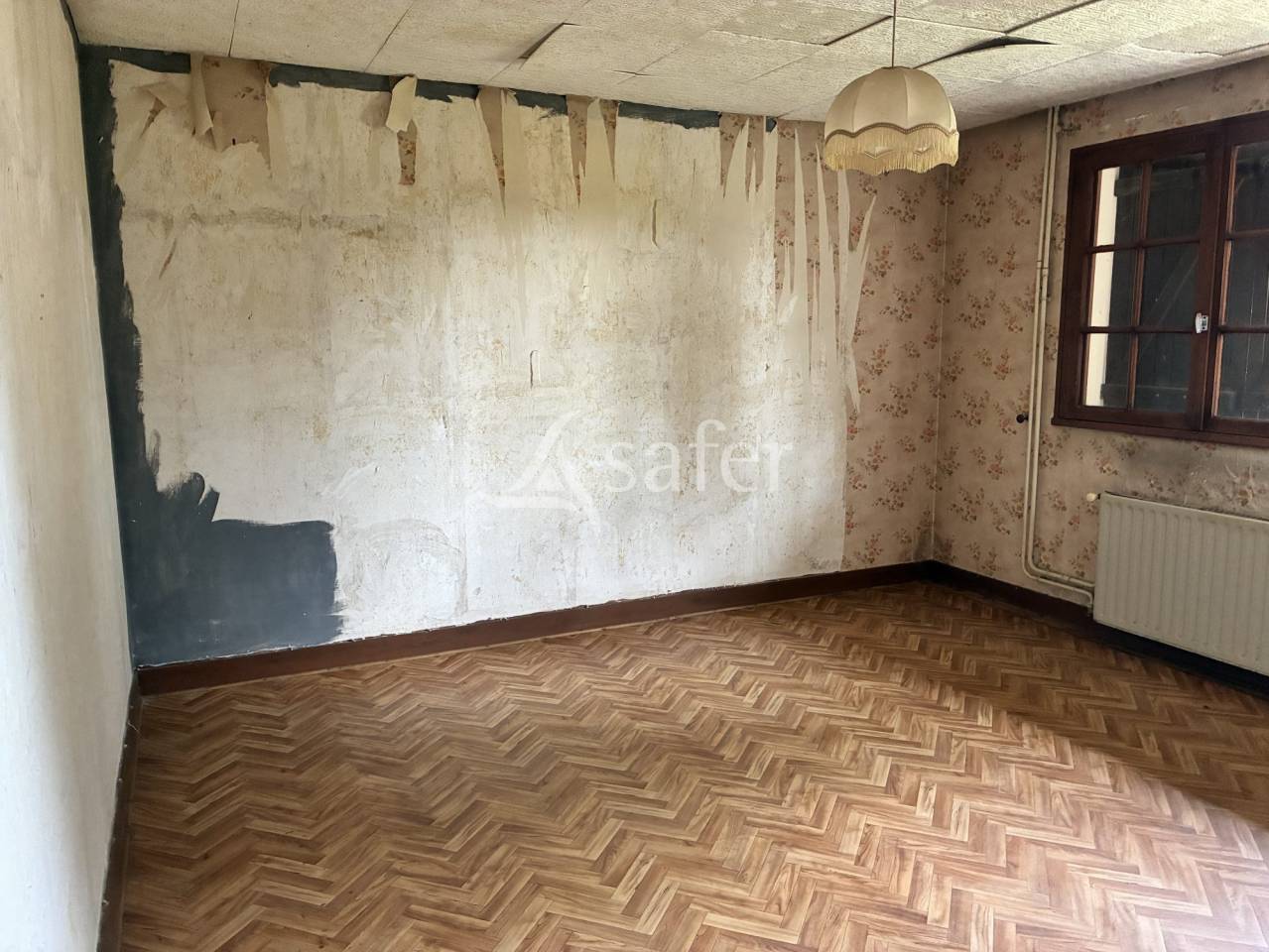 Maison &agrave; r&eacute;nover avec 7 hectares de pr&eacute;s