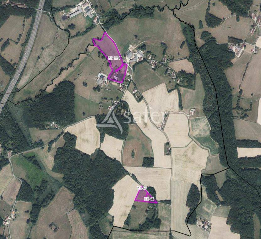 Maison &agrave; r&eacute;nover avec 7 hectares de pr&eacute;s