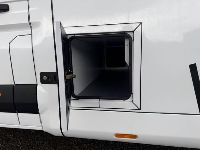 AKX Renault Mast 3.5T 2 chevaux - 170CV -  5 places