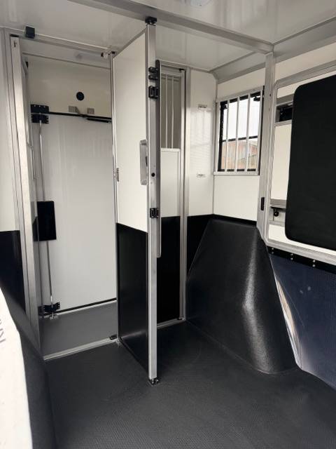 AKX Renault Mast 3.5T 2 chevaux - 170CV -  5 places