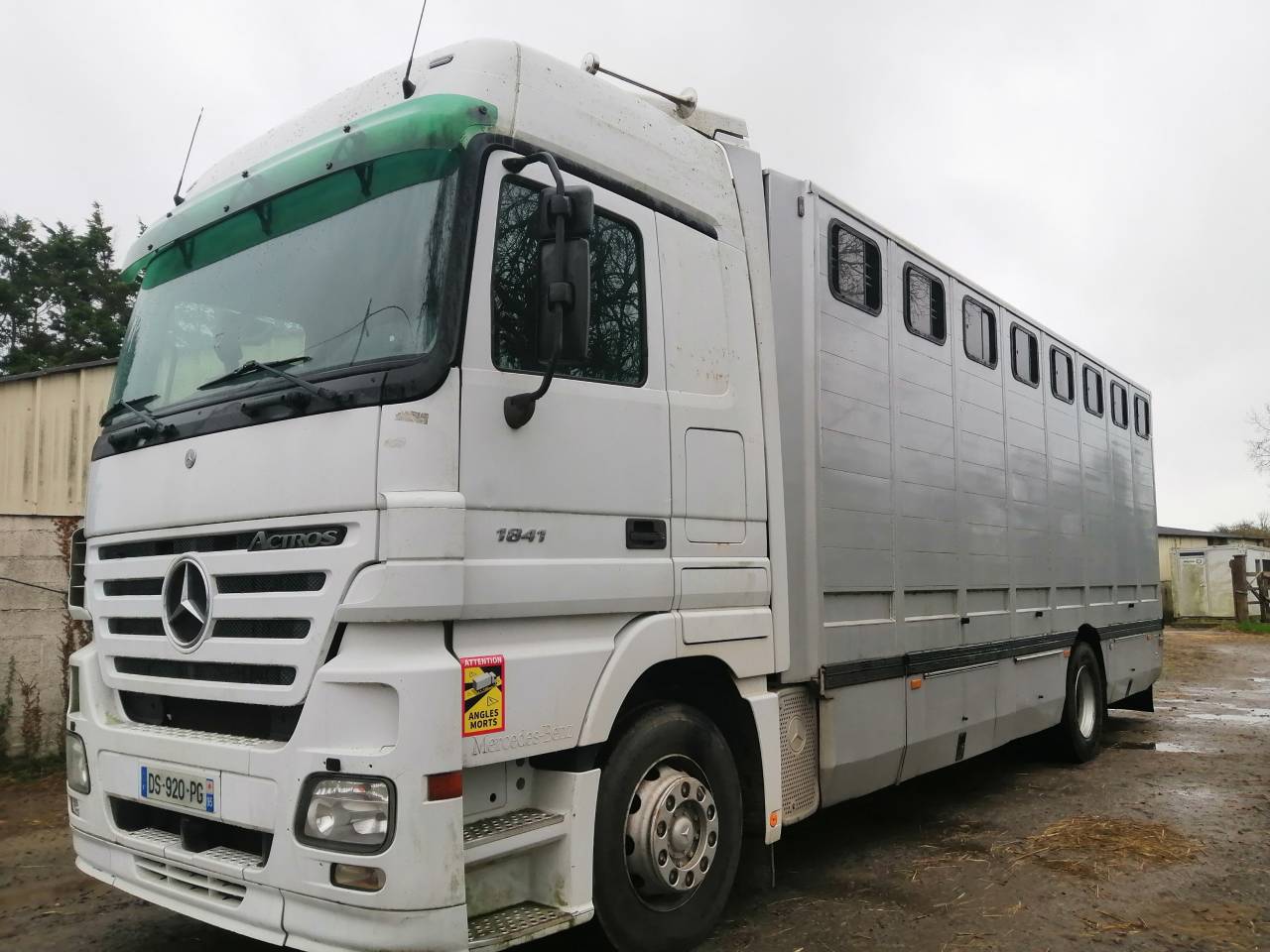Camion Poids lourd Mercedes actros 