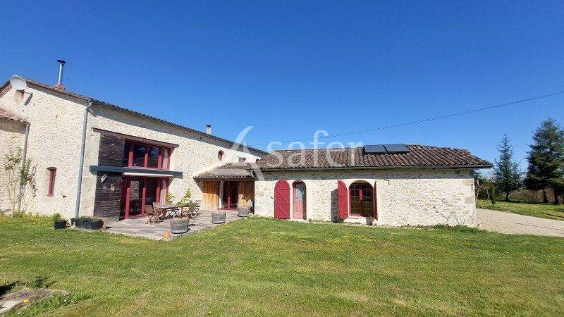 Superbe ferme r&eacute;nov&eacute;e et ses 18 hectares de terres irrigu&eacute;es