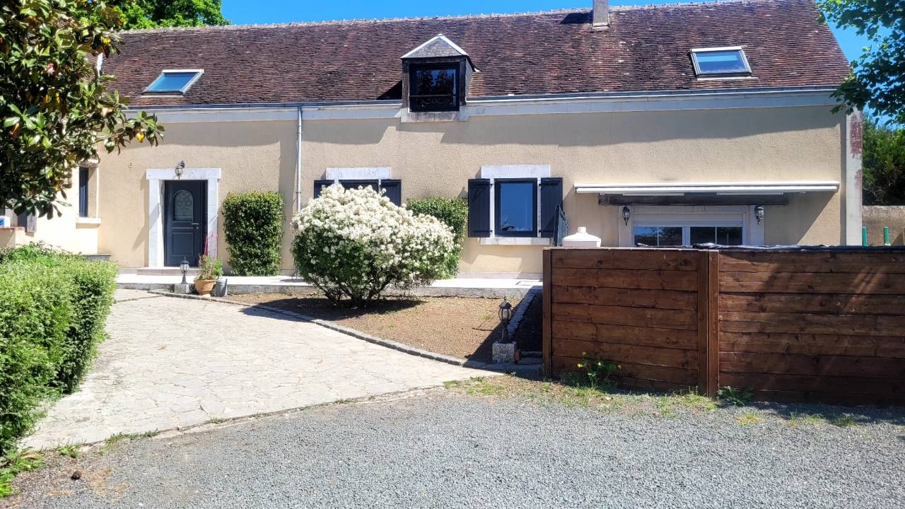 Propri&eacute;t&eacute; &eacute;questre priv&eacute;e CHATEAUDUN - carri&egrave;re, 2boxes