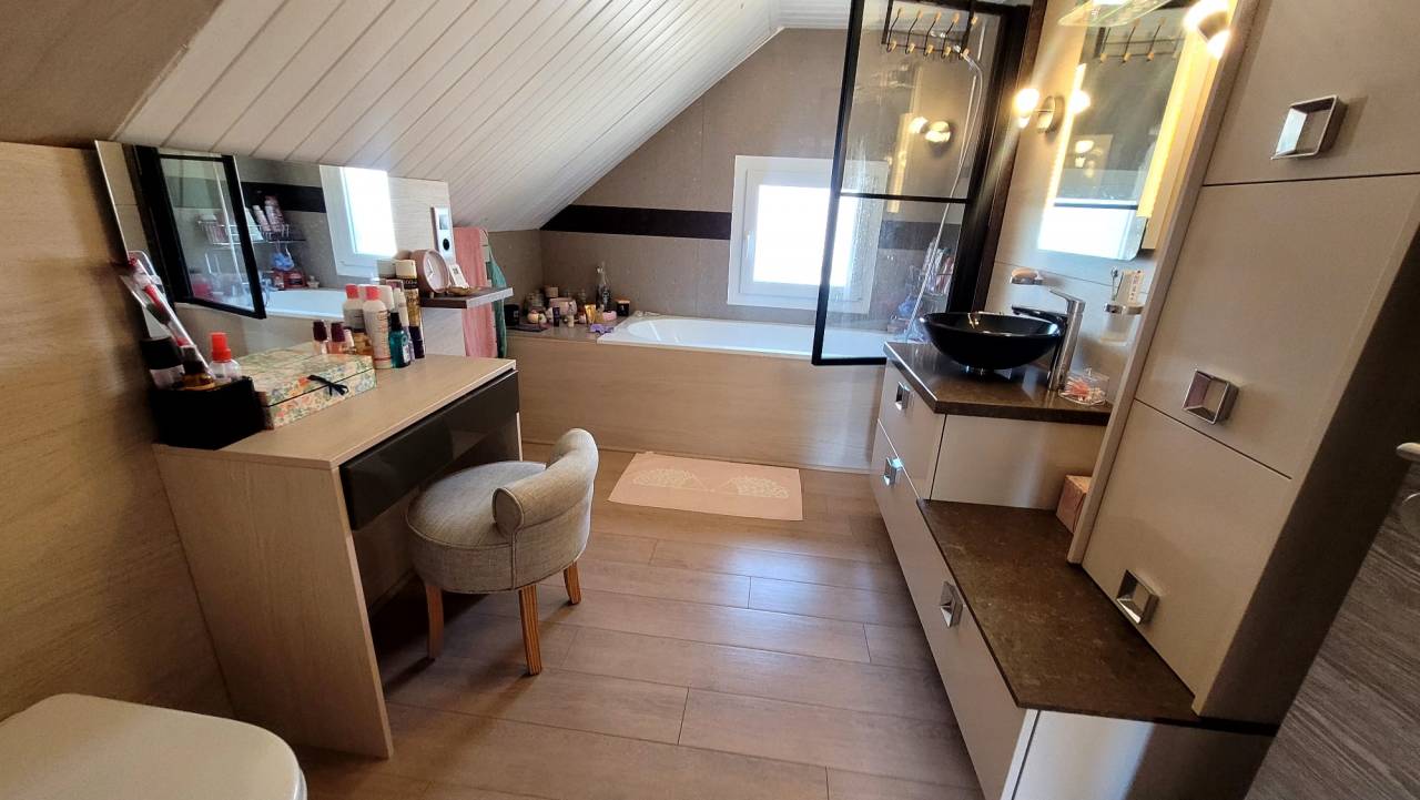 Propri&eacute;t&eacute; &eacute;questre priv&eacute;e CHATEAUDUN - carri&egrave;re, 2boxes