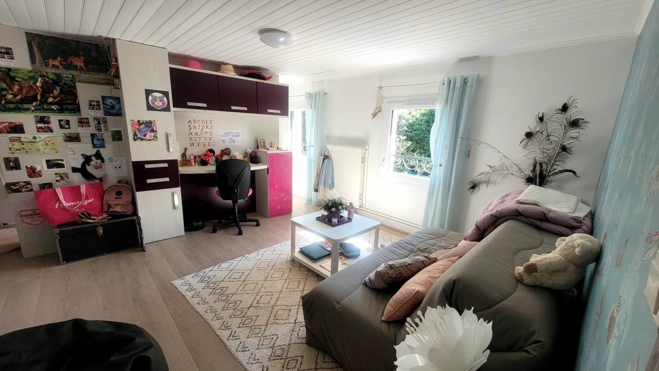 Propri&eacute;t&eacute; &eacute;questre priv&eacute;e CHATEAUDUN - carri&egrave;re, 2boxes