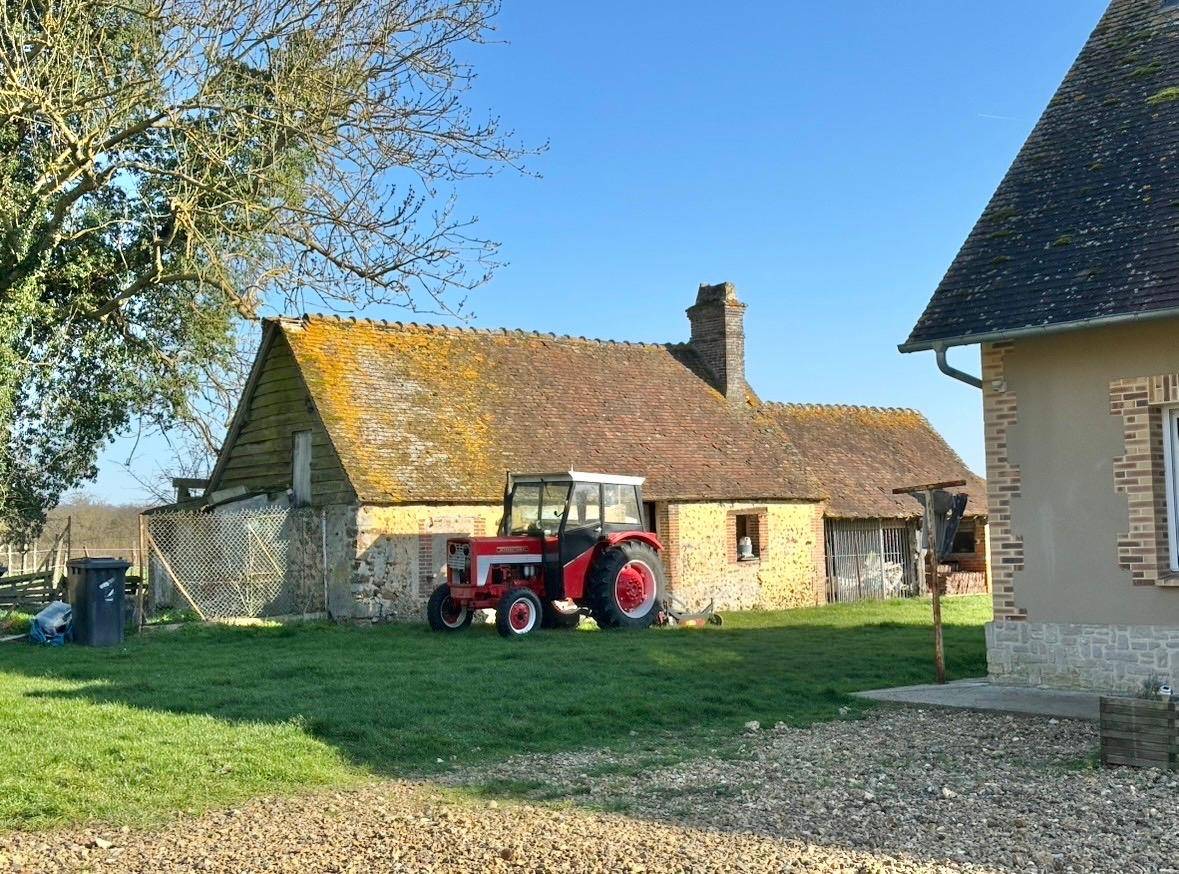 6 hectares, boxes et maison VERNEUIL SUR AVRE 