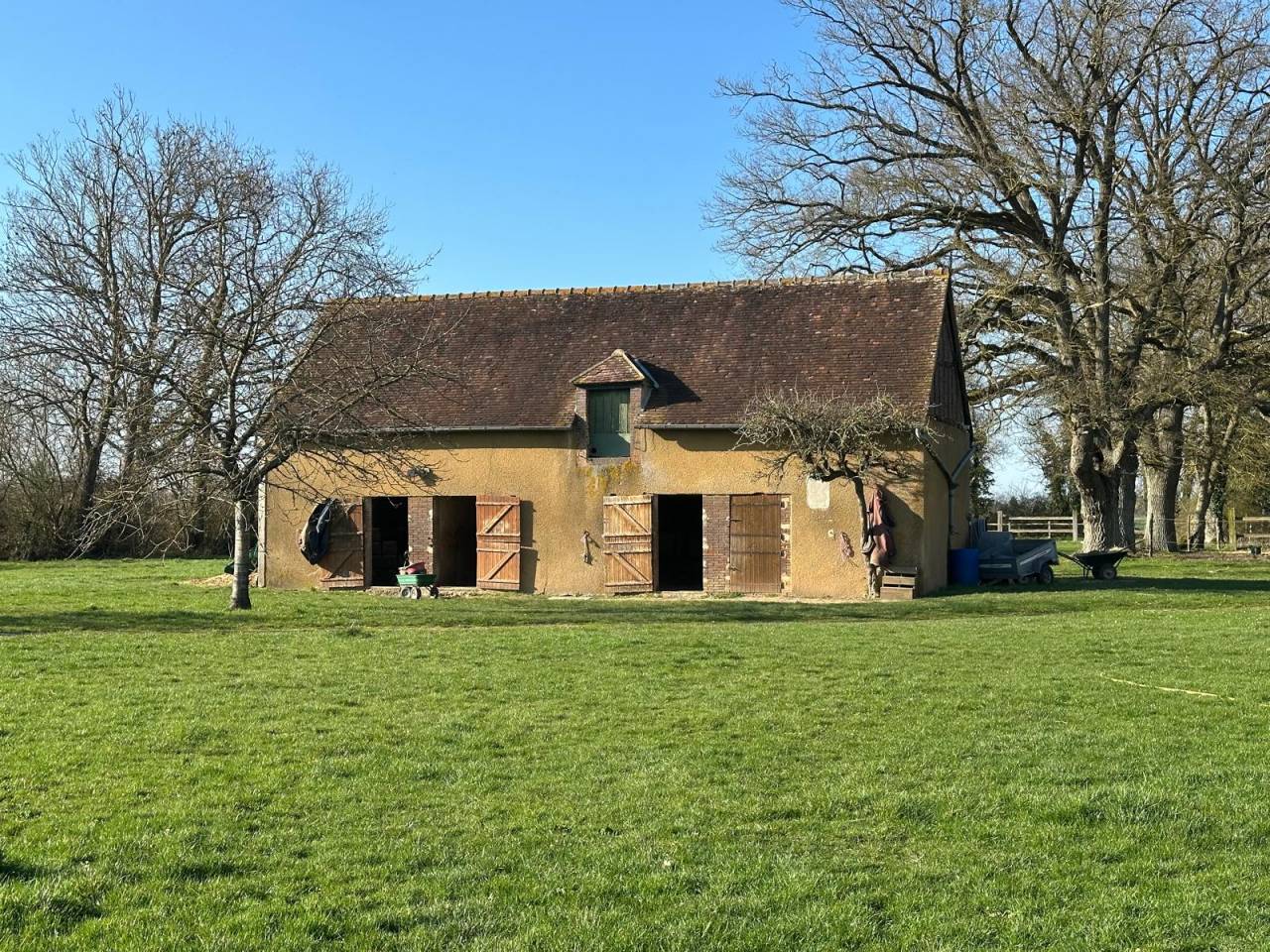 6 hectares, boxes et maison VERNEUIL SUR AVRE 