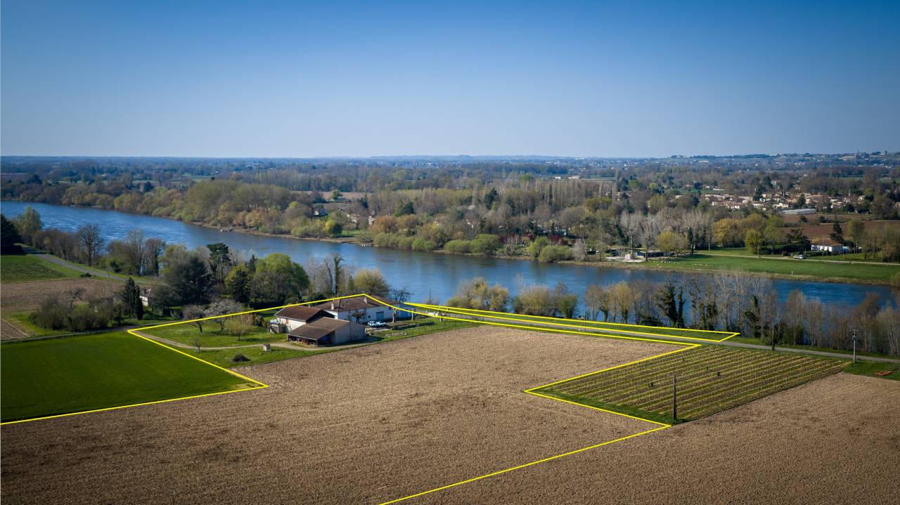 &Agrave; 20 min de St-&Eacute;milion et 10 min de Branne, 2 logements