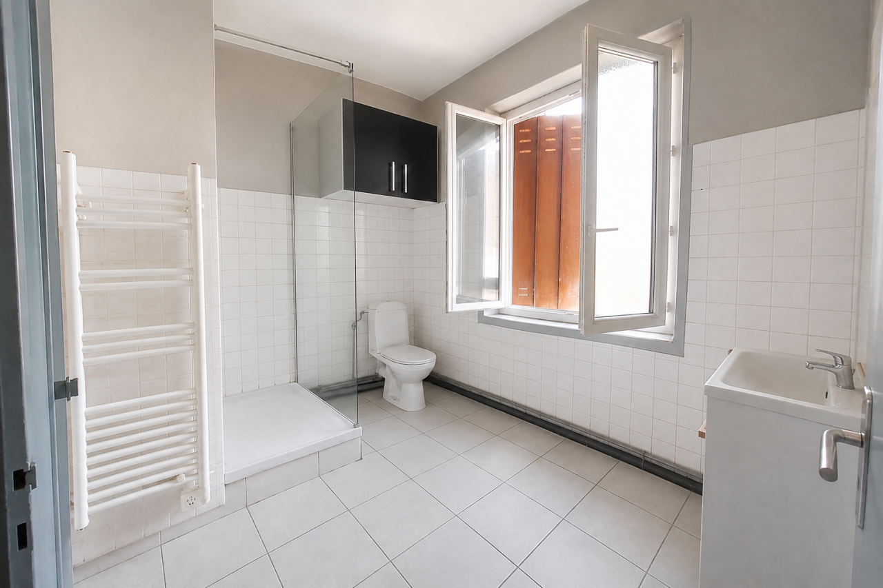 &Agrave; 20 min de St-&Eacute;milion et 10 min de Branne, 2 logements