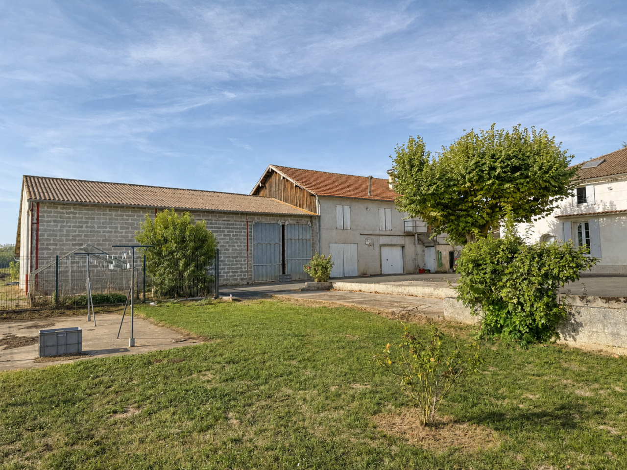 &Agrave; 20 min de St-&Eacute;milion et 10 min de Branne, 2 logements