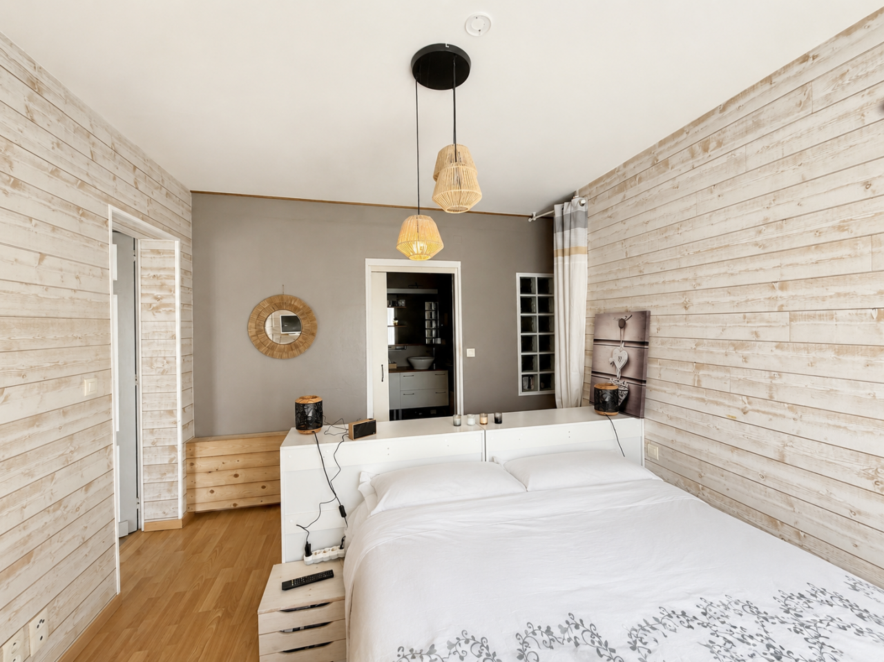 &Agrave; 20 min de St-&Eacute;milion et 10 min de Branne, 2 logements