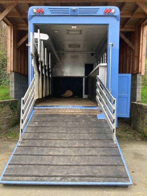  RENAULT 44HH1 BTE  5 CHEVAUX  AVEC APPARTEMENT PUP OUT