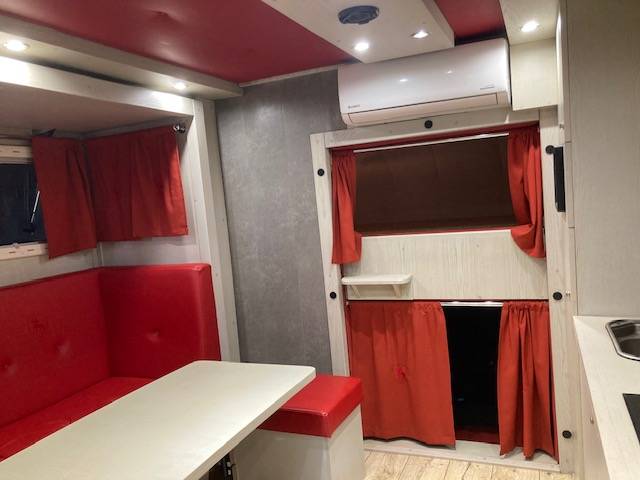  RENAULT 44HH1 BTE  5 CHEVAUX  AVEC APPARTEMENT PUP OUT