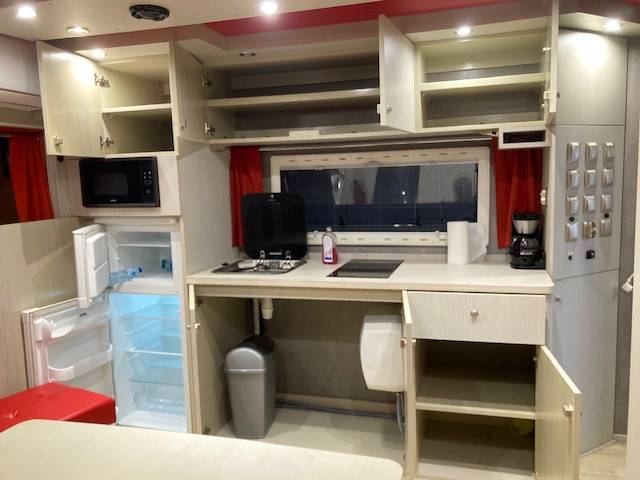  RENAULT 44HH1 BTE  5 CHEVAUX  AVEC APPARTEMENT PUP OUT