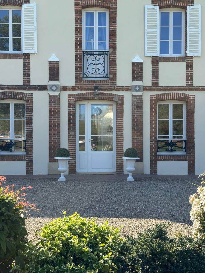 Belle propri&eacute;t&eacute; &eacute;questre + G&icirc;tes