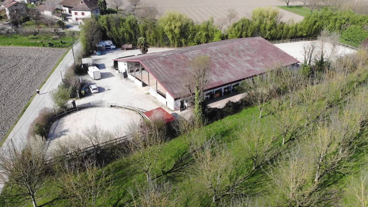 Etablissement &eacute;questre en activit&eacute; sur 9 ha - Is&egrave;re (38