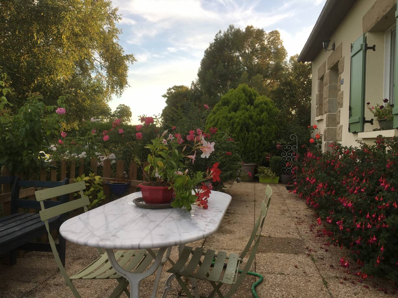 MAISON + HANGAR + ECURIE 3 BOX + PRAIRIE (sur 1,8 ha)