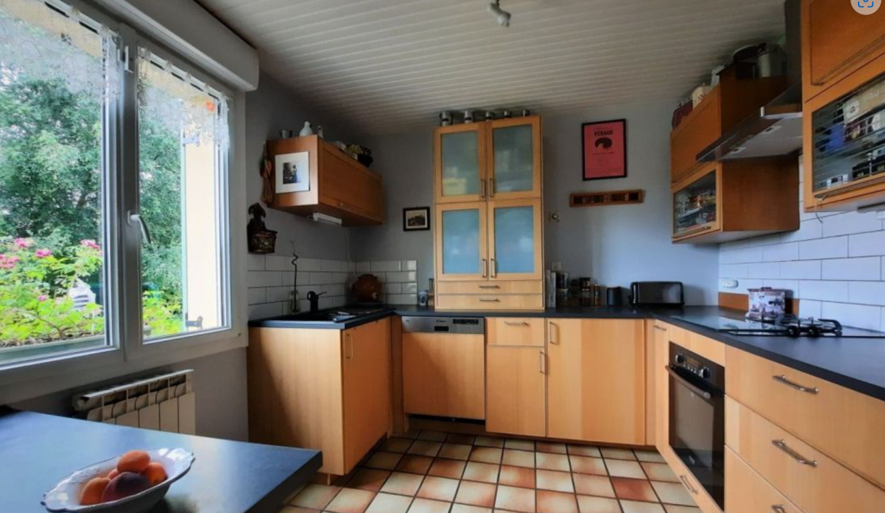 MAISON + HANGAR + ECURIE 3 BOX + PRAIRIE (sur 1,8 ha)