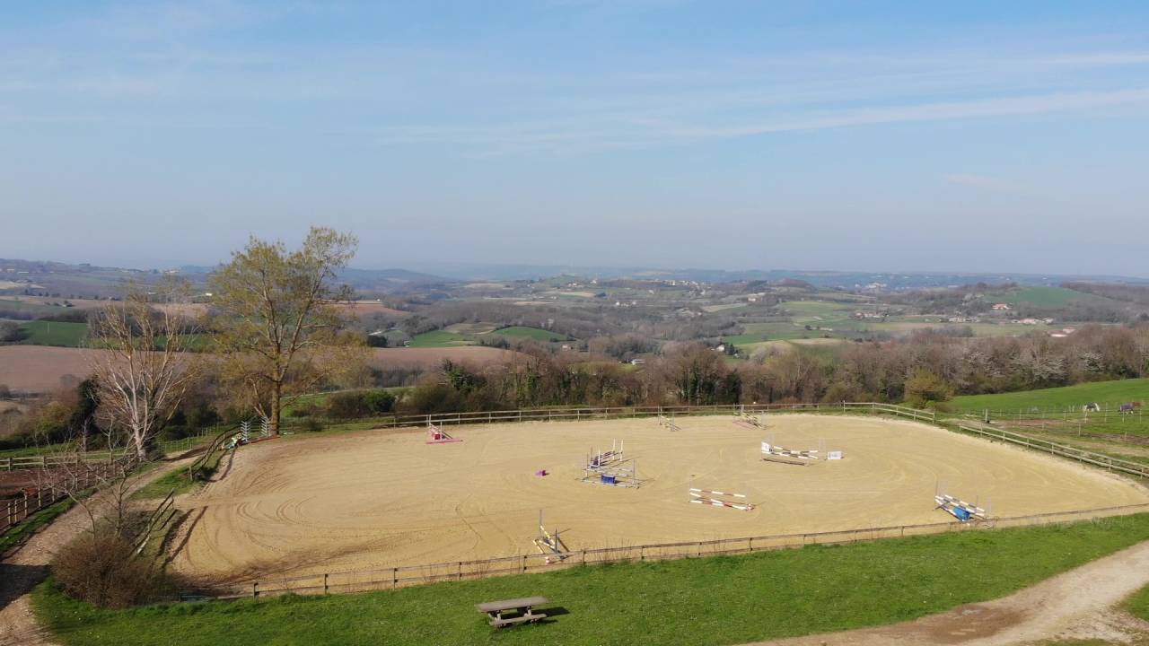 DOMAINE EQUESTRE EN ACTIVITE SUR 9,5 HA - Drome (26)
