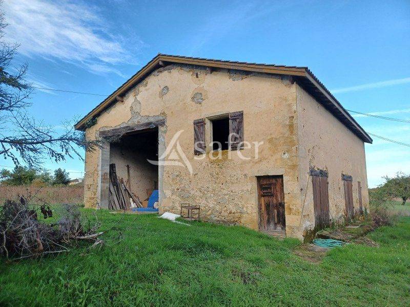 Secteur BAZAS: maison traditionnelle, grange et foncier attenant