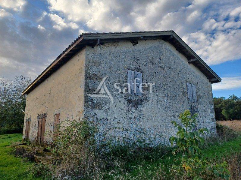 Secteur BAZAS: maison traditionnelle, grange et foncier attenant