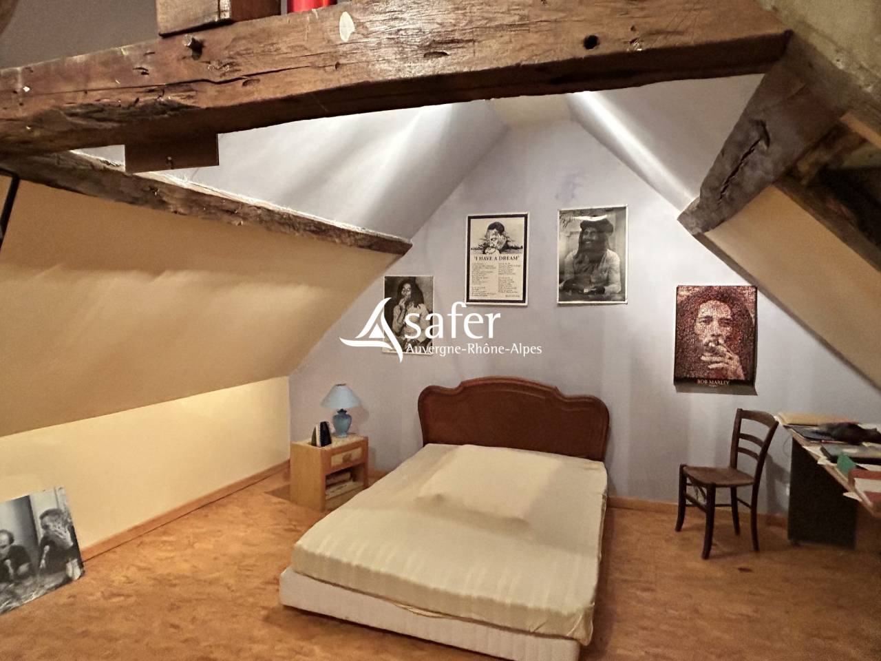 Ancienne ferme de ch&acirc;teau avec nombreux b&acirc;timents et environ 2