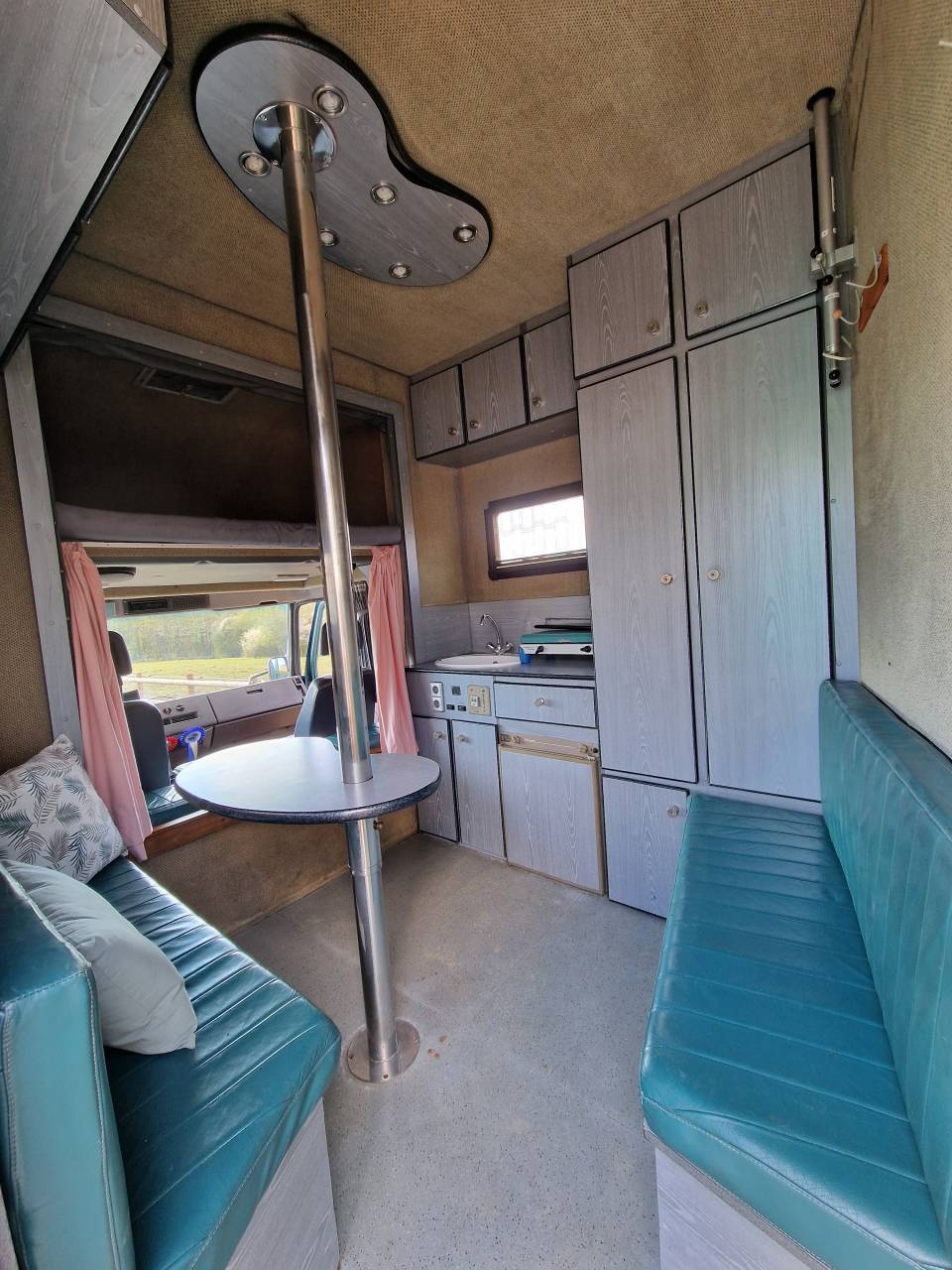 Camion 4 Chevaux Mercedes 914