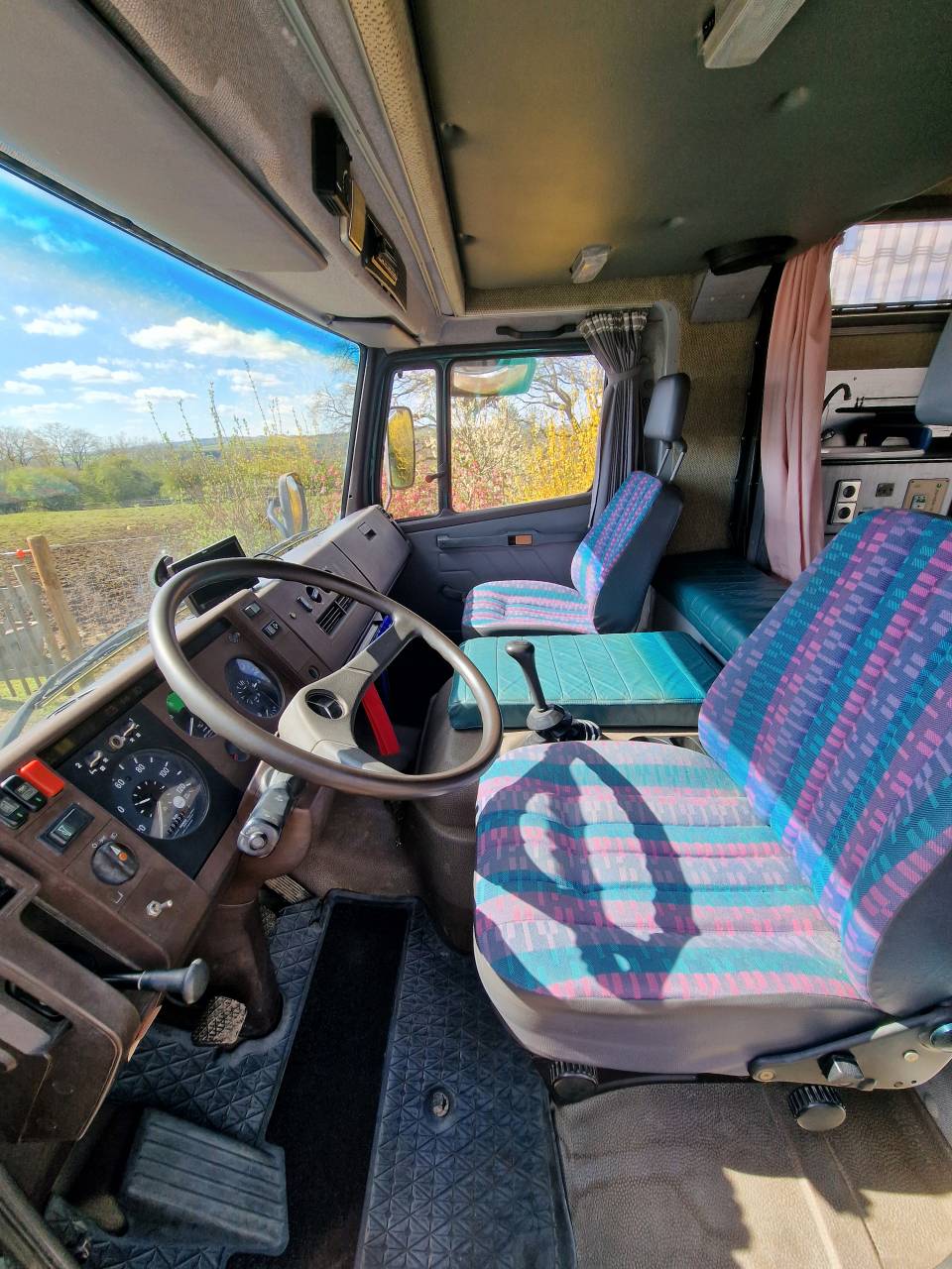 Camion 4 Chevaux Mercedes 914