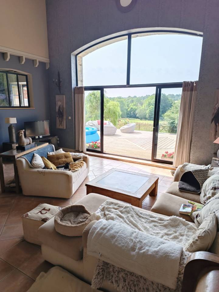 Propri&eacute;t&eacute; &eacute;questre de charme sur 4 ha