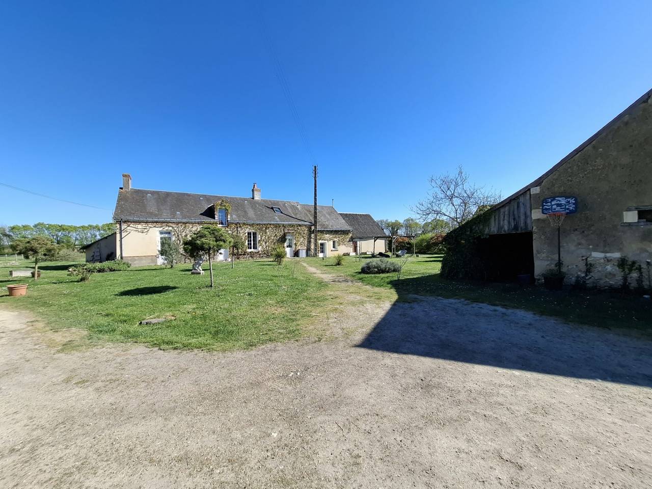 Maison avec installations &eacute;questres  6,42 hectares  Maine